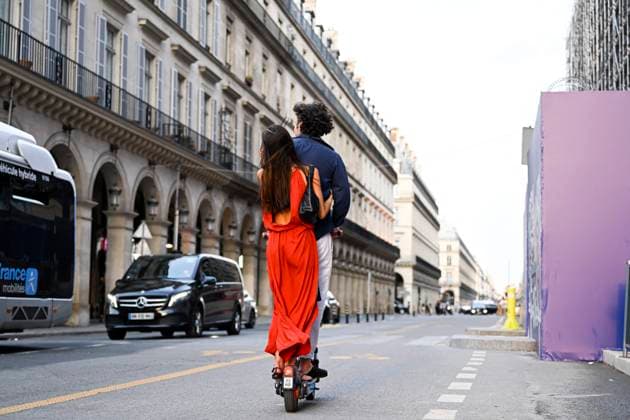 End Of Self-Service Scooters In Paris From September 1 Illustration picture shows people using a self-service electric scooter in streets of Paris, France on August 8, 2023. All self-service e-scooters will come to a stop in Paris as of 1 September after a referendum. Photo by Victor Joly ABACAPRESS.COM Paris France  Copyright: xJolyxVictor ABACAx 863513_041 JolyxVictor ABACAx 863513_041