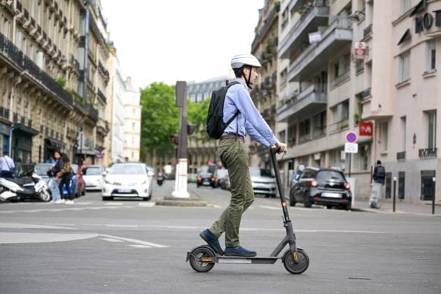 End Of Self-Service Scooters In Paris From September 1 Illustration picture shows people using a self-service electric scooter in streets of Paris, France on August 8, 2023. All self-service e-scooters will come to a stop in Paris as of 1 September after a referendum. Photo by Victor Joly ABACAPRESS.COM Paris France  Copyright: xJolyxVictor ABACAx 863513_047 JolyxVictor ABACAx 863513_047