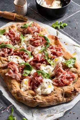 Pizza with prosciutto, arugula, cheese and olive oil Pizza with prosciutto, arugula, cheese and olive oil Copyright: xSoniaxBozzox SBO310723-29