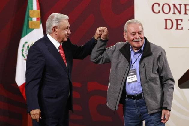 Mexican President, Andres Manuel Lopez Obrador News Conference August 09, 2023 in Mexico City, Mexico: President of Mexico, AndrÃ s Manuel Lopez Obrador, raises the hand of Argentine journalist Abel Reynoso, during the briefing conference at the National Palace. On August 09, 2023 in Mexico City, Mexico. (Photo by Carlos Santiago Eyepix Group) Copyright: xCarlosxSantiagoxRochax xEyepixxGx CS202308097171