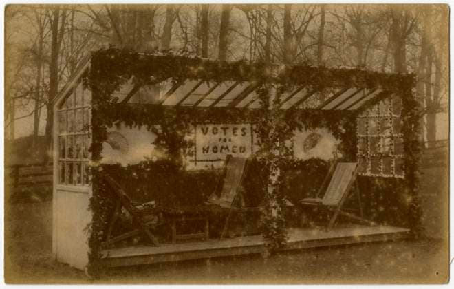 Royal Victoria Hospital Farm Colony, Polton, Scotland An outdoor bed deckchair shelter, decorated in support of the Campaign for Women s Suffrage (Votes for Women) at The Royal Victoria Hospital, founded in 1894. Together with the Dispensary these formed the nucleus of the Edinburgh Scheme for combating tuberculosis. In 1914, the Dispensary, Hospital and Farm Colony were given to the City of Edinburgh and the Royal Victoria Tuberculosis Trust was founded. These came under the management of the Royal Victoria and Associated Hospitals NHS Trust in 1948, and the North Lothian District of Lothian Health Board in 1974. Date: circa 1910  Copyright: Copyrightx(c)Geminix2023.xCredit:xGemini 11100854