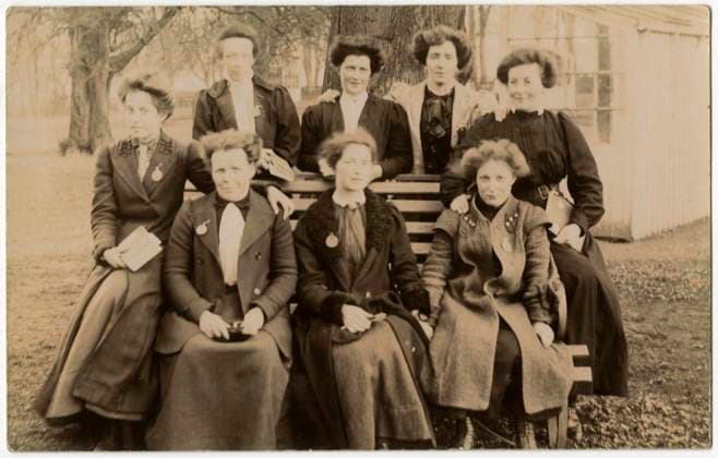 Royal Victoria Hospital Farm Colony, Polton, Scotland Female patients (note the identification lapel badges) at The Royal Victoria Hospital, founded in 1894. Together with the Dispensary these formed the nucleus of the Edinburgh Scheme for combating tuberculosis. In 1914, the Dispensary, Hospital and Farm Colony were given to the City of Edinburgh and the Royal Victoria Tuberculosis Trust was founded. These came under the management of the Royal Victoria and Associated Hospitals NHS Trust in 1948, and the North Lothian District of Lothian Health Board in 1974. Date: circa 1910  Copyright: Copyrightx(c)Geminix2023.xCredit:xGemini 11100855