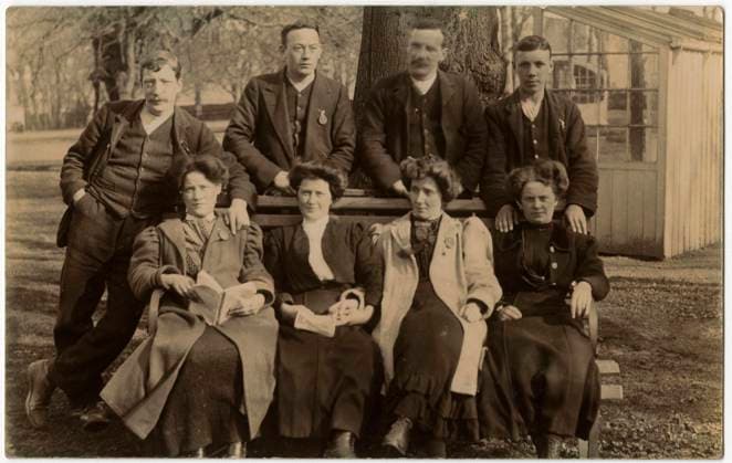 Royal Victoria Hospital Farm Colony, Polton, Scotland Female and male patients (note the identification lapel badges) at The Royal Victoria Hospital, founded in 1894. Together with the Dispensary these formed the nucleus of the Edinburgh Scheme for combating tuberculosis. In 1914, the Dispensary, Hospital and Farm Colony were given to the City of Edinburgh and the Royal Victoria Tuberculosis Trust was founded. These came under the management of the Royal Victoria and Associated Hospitals NHS Trust in 1948, and the North Lothian District of Lothian Health Board in 1974. Date: circa 1910  Copyright: Copyrightx(c)Geminix2023.xCredit:xGemini 11100856