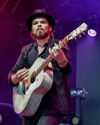 Lakefest 2023 Thursday, Eastnor Castle, Herefordshire, UK Gaz Coombes performs at Eastnor Castle, Herefordshire, UK, Credit:Jules Annan Avalon  Copyright: xJulesxAnnanx xAvalonx 0795994835
