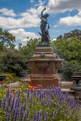 Statue in the Royal Botanic Gardens in Sydney, Australia.  Copyright: xSwigglexMediaxLLCx(MNI)x x AU01 MNI0052