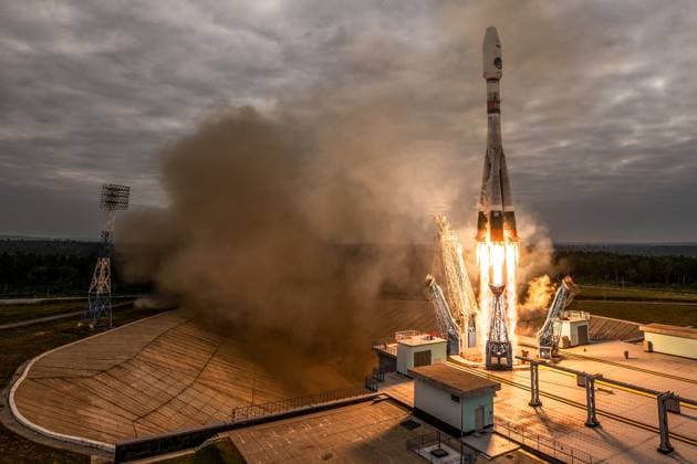 Bilder des Jahres 2023, News 08 August News Themen der Woche KW32 News Bilder des Tages RUSSIA, AMUR REGION - AUGUST 11, 2023: The Soyuz 2.1b rocket with a Fregat-M upper stage carrying the Luna-25 lander lifts off from Vostochny Cosmodrome in Russia s Far East. Luna-25 is a Roscosmos mission to the Moon, which is underway 47 years since the Soviet mission Luna-24, in which the Luna-24 robotic spacecraft landed on the Moon. Sergei Savostyanov TASS  60996855
