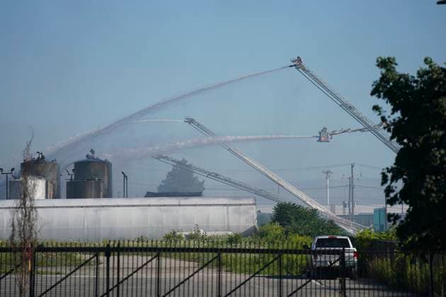 August 11, 2023, Toronto, ON, Canada: Firefighters battle a major out-of-control blaze at an industrial site in west-end Toronto on Friday, Aug.11, 2023. Toronto Canada  - ZUMAc35_ 20230811_zaf_c35_001 Copyright: xArlynxMcadoreyx
