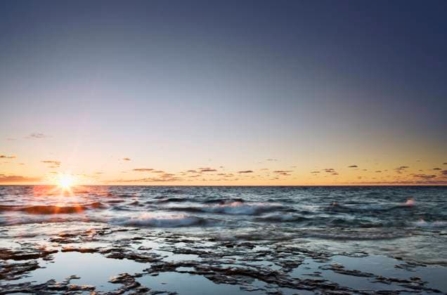 USA, Wisconsin, Lake Michigan. Sunrise on lake shore. Credit as: Dennis Flaherty Jaynes Gallery DanitaDelimont.com  Copyright: xWilliamxD.xJaynesx(BJY)x x US50 BJY0004