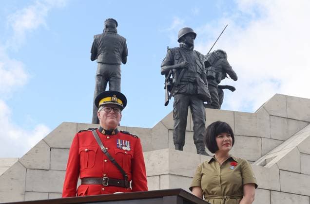 News Bilder des Tages August 13, 2023, Ottawa, ON, Canada: RCMP Deputy Commissioner Bryan Larkin and Veterans Affairs Minister Ginette Petitpas Taylor take part in the National Peacekeepers Day ceremony at the Peacekeeping Monument in Ottawa, Sunday, Aug. 13, 2023. Ottawa Canada  - ZUMAc35_ 20230813_zaf_c35_005 Copyright: xPatrickxDoylex