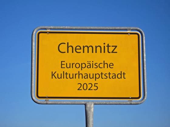 Orstsschild Chemnitz European Capital of Culture 2025 Orstsschild Chemnitz European Capital of Culture 2025 Copyright: xZoonar.com Zoonar.com zoonar MarkusxHötzelx 16289480