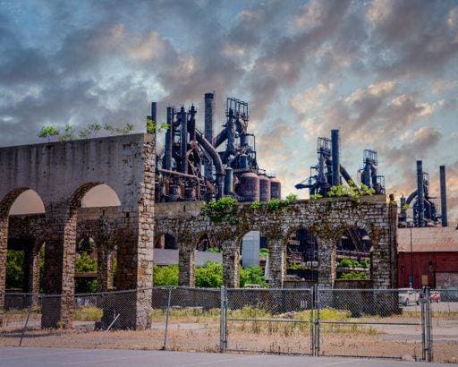 A shot of industrial Bethlehem Steel under cloudy sky *** einer erschossen des industriell Betlehem Stahl unterhalb wolkig Himmel 4327008 RECORD DATE NOT STATED