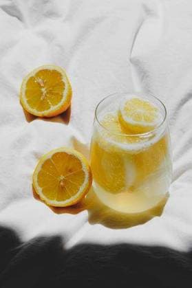 A closeup of a lemon juice with lemons on the bed *** einer closeupe des einer Zitrone Saft mit Zitronen am der Bett 4983775 RECORD DATE NOT STATED
