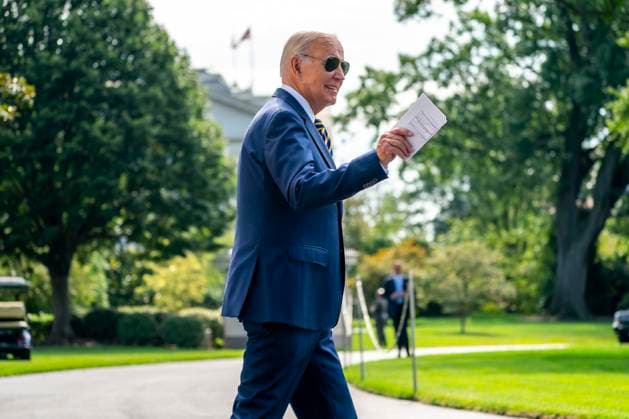 US President Joe Biden walks on the South Lawn of the White House before boarding Marine One in Washington, DC on Tuesday, August 15, 2023. Biden, speaking in Wisconsin today, is leading an administration-wide effort to mark the one-year anniversary of the Democrats landmark climate and drug pricing legislation whose implementation officials are counting on to fuel the president s reelection bid.  WAX20230815201 NathanxHoward