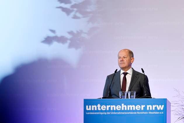 News Themen der Woche KW33 News Bilder des Tages Bundeskanzler Olaf Scholz (SPD) beim Unternehmertag Nordrhein-Westfalen in den Rheinterrassen. Düsseldorf, 16.08.2023 NRW Deutschland *** Federal Chancellor Olaf Scholz SPD at the Entrepreneur Day North Rhine Westphalia in the Rheinterrassen Düsseldorf, 16 08 2023 NRW Germany Copyright: xChristophxHardtx