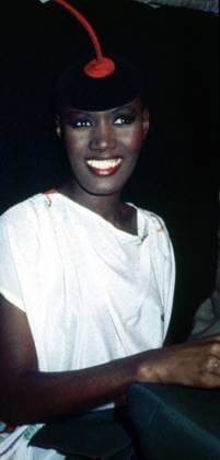 Grace Jones, American singer, model, fashion icon, actress is seen here smiling, wearing a white dress and designer hat at a New York event, 1970s. Photo: Oscar Abolafia Everett Collection (gracejones001)OSAB001 J4537 PUBLICATIONXNOTxINxCANxCHNxFRAxITAxJPNxNORxPOLxRUSxESPxUKxUSA Copyright: xx OSAB001 J4537 OSAB001_J4537_H