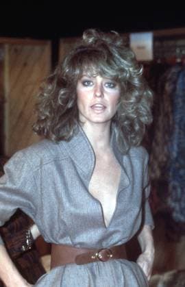 American actress Farrah Fawcett in a 1 2 close-up, wearing a grey belted dress with hands in her pockets, 1970s. Photo: Oscar Abolafia Everett Collection (farrahfawcet051)OSAB001 J4653 PUBLICATIONXNOTxINxCANxCHNxFRAxITAxJPNxNORxPOLxRUSxESPxUKxUSA Copyright: xx OSAB001 J4653 OSAB001_J4653_H