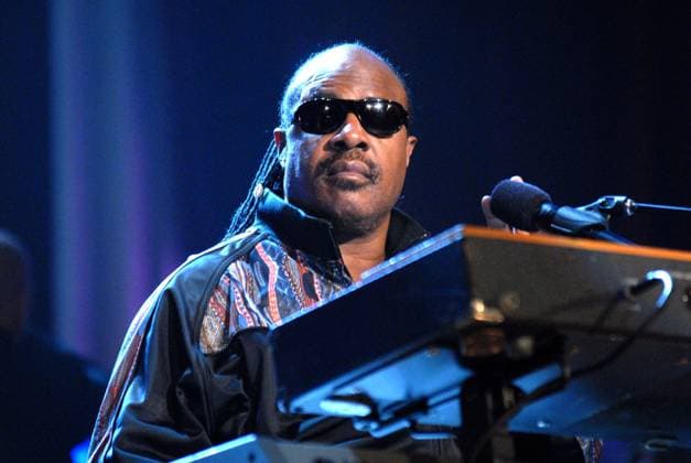 Stevie Wonder at An Evening Of Stars Tribute To Smokey Robinson, 2007. ph: Ron Wolfson Everett Collection (Stevie Wonder5501)RWFA004 UW454 PUBLICATIONXNOTxINxCANxCHNxFRAxITAxJPNxNORxPOLxRUSxESPxUKxUSA Copyright: xx RWFA004 UW454 RWFA004_UW454_H