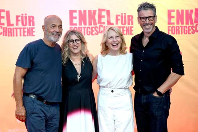 Bilder des Jahres 2023, Entertainment 08 August Entertainment Themen der Woche KW33 Entertainment Bilder des Tages Heiner Lauterbach, Barbara Sukowa, Maren Kroymann und Wolfgang Groos bei der Premiere des Kinofilms Enkel für Fortgeschrittene im Kino am Königsplatz. München, 16.08.2023 *** Heiner Lauterbach, Barbara Sukowa, Maren Kroymann and Wolfgang Groos at the premiere of the feature film Enkel für Fortgeschrittene at the cinema am Königsplatz Munich, 16 08 2023 Foto:xR.xHeinex xFuturexImage