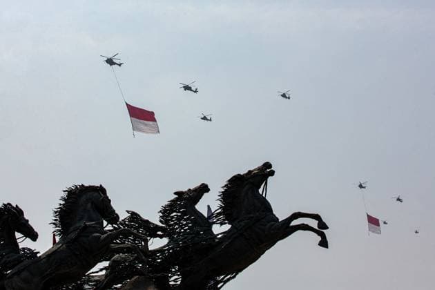 News Themen der Woche KW33 News Bilder des Tages Air Attractions For The 78th Anniversary Of The Republic Of Indonesia Indonesia s Air Force Dynamic Pegasus Aerobatic Team performed on attraction in Jakarta, Indonesia on 17 August 2023. A total of 30 aircraft from three TNI dimensions participated air attractions (fly passes) above the skies of the State Palace and Jakarta for the commemoration of the 78th Indonesian Independence Day. Jakarta Indonesia  Copyright: xAfriadixHikmalx originalFilename: hikmal-notitle230817_npgBi.jpg