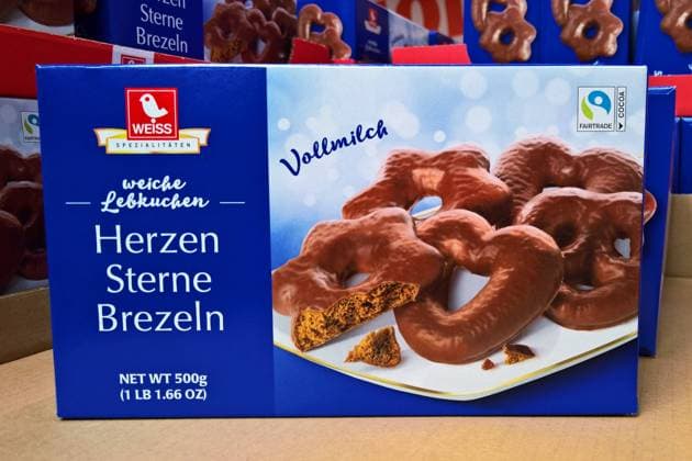 Weiss Lebkuchen Herzen, Sterne und Brezeln - ab Mitte August wieder im Sortiment bei Discounter und Supermarkt *** White gingerbread hearts, stars and pretzels from mid-August again in the range at discounters and supermarkets