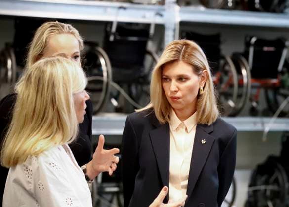 News Themen der Woche KW33 News Bilder des Tages STOCKHOLM 20230819 Ukrainas första dam, Olena Zelenska, Aleris Rehab Station i Solna i sällskap av sjukvardsminister Acko Ankarberg Johansson och Birgitta Ed. Aleris vd Sofia Palmquist deltar ocksa. Stockholm Sverige x11576x *** STOCKHOLM 20230819 Ukraines first lady, Olena Zelenska, Aleris Rehab Station in Solna in the company of Minister of Health Acko Ankarberg Johansson and Birgitta Ed Aleris CEO Sofia Palmquist also participates Stockholm Sweden x11576x  Copyright: xMickanxPalmqvist TTx ZELENSKA TTABB0000000000207605