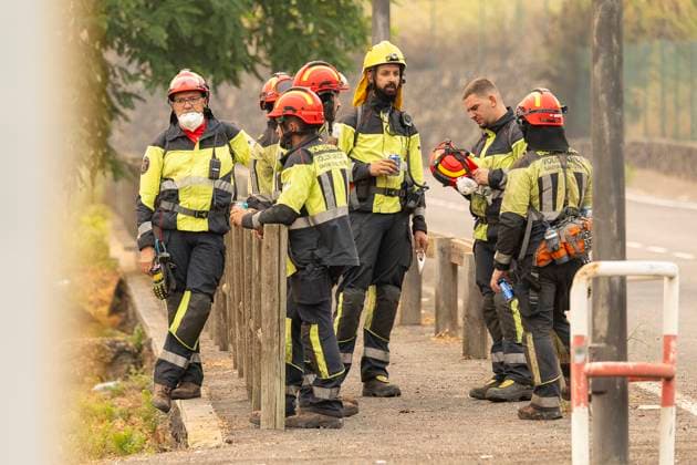News Themen der Woche KW33 Tenerife Wildfire Forces Thousands to Evacuate Firefighters work on extinguishing the forest fire, August 19, 2023, in La Orotava, Tenerife, Canary Islands (Spain). The situation of the forest fire that started on the night of August 15 in the mountain of Arafo, on the island of Tenerife, has become more complicated in the northern area of during the last hours due to the worsening weather conditions, so that the Emergency Management of the Infoca Plan has been forced to order new evacuations in La Orotava, La Matanza, La Victoria de Acentejo, with others planned in El Sauzal, Santa Ursula and Tacoronte. The fire, although normalized, is still uncontrolled and has affected 5,000 hectares with a perimeter of 50 kilometers. Photo by Europa Pr  Copyright: xEuropaxPress ABACAx 864479_022 EuropaxPress ABACAx 864479_022