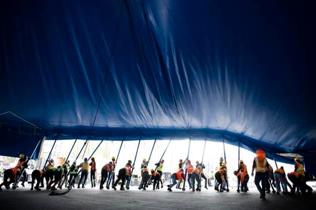 August 19, 2023, Calgary, Alberta, Canada: Cirque du Soleil and local contractors put up the big tent for the Cirque du Soleil KOOZA show in Calgary for the first time since 2019. Calgary Canada - ZUMAr123 20230819_zap_r123_011 Copyright: xBadenxRothx