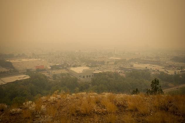 August 19, 2023, KELOWNA, BC, CANADA: Smoke from wildfires fills the air in Kelowna, B.C., Saturday, Aug. 19, 2023. KELOWNA CANADA  - ZUMAc35_ 20230819_zaf_c35_027 Copyright: xDarrylxDyckx