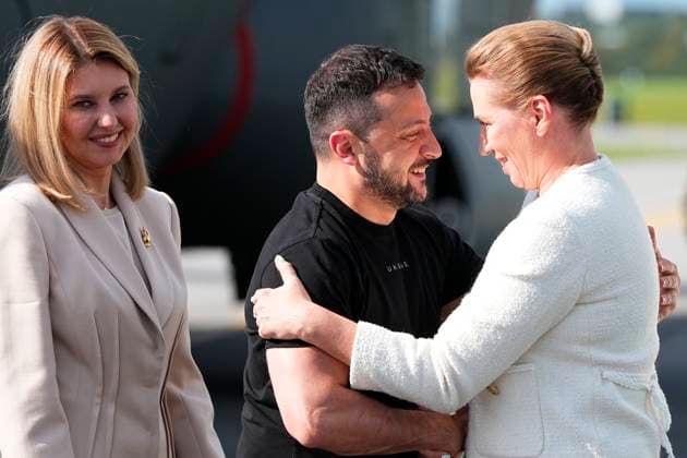 News Themen der Woche KW33 News Bilder des Tages Ukrainian President Volodymyr Zelenskiy and his wife Olena Selenska is recieved by Denmarks Crown Princess Mary, Prime Minister Mette Frederiksen, Foreign Minister Lars Lokke Rasmussen and Defence Minister Jakob Ellemann-Jensen at Skrydstrup Airbase in Vojens, Denmark, Sunday August 20, 2023. US State Department recently permitted Denmark to hand over F-16 fighter jets to Ukraine. A program to train Ukraines pilots to the F-16s are already running in Denmark , Vojens Denmark *** Ukrainian President Volodymyr Zelenskiy and his wife Olena Selenska is recieved by Denmarks Crown Princess Mary, Prime Minister Mette Frederiksen, Foreign Minister Lars Lokke Rasmussen and Defence Minister Jakob Ellemann Jensen at Skrydstrup Airbase in Vojens, Den  Copyright: MadsxClausxRasmussenx spdk20230820-163726-L