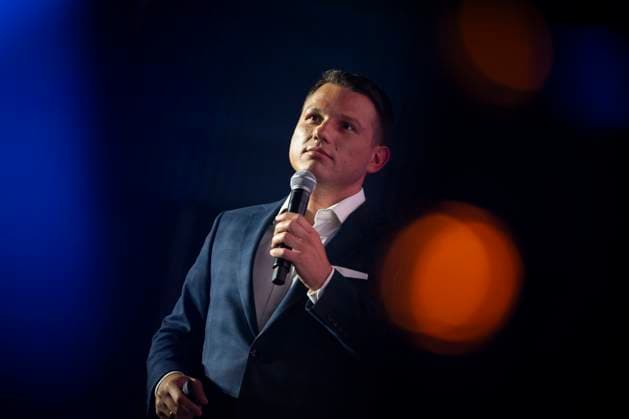 Poland s Most Popular TikTok Politician Slawomir Mentzen Politician and entrepreneur Slawomir Mentzen is seen during the far-right Confederation party election rally in Kielce, Poland on 18 August, 2023. Mentzen is the most popular Polish politician on TikTok and an entrerepneur running tax consulting offices and a craft beer brewery. Kielce Poland  Copyright: xJaapxArriensx originalFilename: arriens-polandsm230818_npr02.jpg