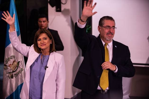 News Themen der Woche KW33 August 20, 2023, Guatemala City, Guatemala City, Guatemala: BERNARDO AREVALO and KARIN HERRERA, the center-left candidates who breaks with the conservative trend of the last governments and who presented themselfs as the anti-corruption candidate who will leave the traditional political class behind, won the elections this Sunday comfortably with 58% of the votes. Guatemala City Guatemala - ZUMAc254 20230820_zip_c254_042 Copyright: xFernandoxChuyx