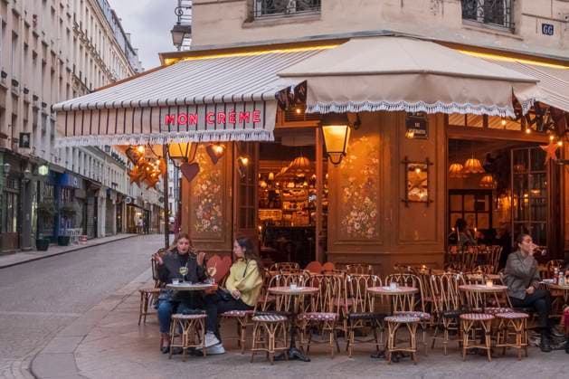 Cafe Mon Creme (64-66 Rue Montmartre) in Paris *** Cafe Mon Creme (64-66 Rue Montmartre) in Paris GMS9128