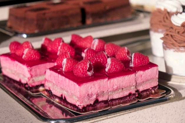 Colmar, France. Delicious raspberry desserts on display in a pastry shop.  Copyright: xJulienxMcRobertsx x EU09 JMR0010