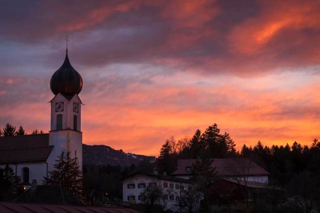 Church of St. Johannes in Grainau against the glow of sunset colors  Copyright: xxSheilaxHaddadxPhotographyx x EU10 SHA0073