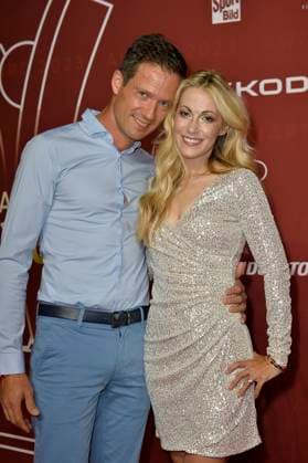 Sebastien Ogier und Andrea Kaiser bei der Ankunft zu der Verleihung des SPORT BILD-Awards in der Fischauktionshalle in Hamburg. 21.08.2023