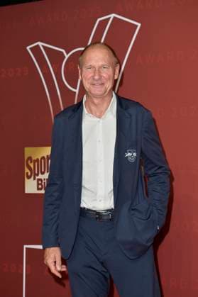 Perry Braeutigam bei der Ankunft zu der Verleihung des SPORT BILD-Awards in der Fischauktionshalle in Hamburg. 21.08.2023