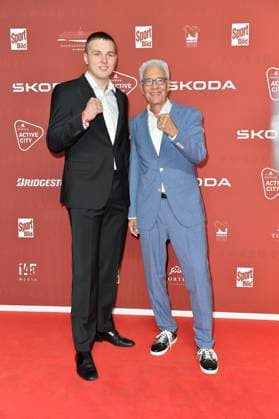 Viktor Jurk und Bernd Boente bei der Ankunft zu der Verleihung des SPORT BILD-Awards in der Fischauktionshalle in Hamburg. 21.08.2023