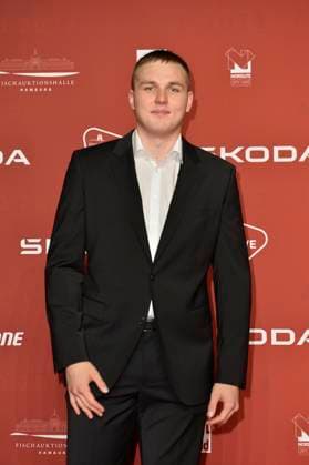 Viktor Jurk bei der Ankunft zu der Verleihung des SPORT BILD-Awards in der Fischauktionshalle in Hamburg. 21.08.2023