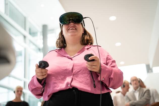 Bilder des Jahres 2023, News 08 August News Themen der Woche KW34 Sommertour Ricarda Lang, Bundesvorsitzende Bündnis90 Die Grünen besucht Chipfabrik der Robert Bosch Semiconductor Manufacturing Dresden GmbH -;Sommertour Ricarda Lang, Bundesvorsitzende Bündnis90 Die Grünen besucht Chipfabrik der Robert Bosch Semiconductor Manufacturing Dresden GmbH -, *** Summer Tour Ricarda Lang, Federal Chairwoman Bündnis90 Die Grünen visits chip factory of Robert Bosch Semiconductor Manufacturing Dresden GmbH Summer Tour Ricarda Lang, Federal Chairwoman Bündnis90 Die Grünen visits chip factory of Robert Bosch Semiconductor Manufacturing Dresden GmbH ,