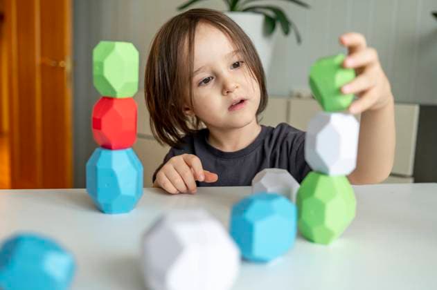 Boy playing with block towers at home model released, Symbolfoto property released, ANAF01852