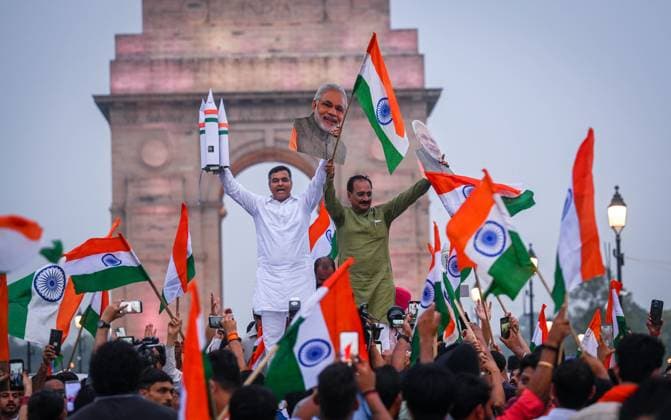 Bilder des Jahres 2023, News 08 August News Themen der Woche KW34 News Bilder des Tages NEW DELHI, INDIA - AUGUST 23: BJP MP Parvesh Sahib Singh Verma along with Delhi BJP president Virendra Sachdeva with Celebrating and dancing during the Chandrayan3 Vikaram Lander successfully land on the Moon at Kartvayapath on August 23, 2023 in New Delhi, India. The Chandrayaan-3 lander module has successfully touched down on the Moon s south pole, making India the first nation in the world to achieve this feat. India is also the fourth nation, after the United States, China and Russia to have landed on the Moon. (Photo by Raj K Raj Hindustan Times) India Celebrates Successful Landing Of Chandrayaan 3 Mission On Moon
