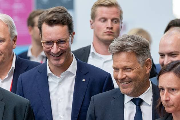 NRW Ministerpräsident Hendrik WÜST (CDU) und Bundeswirtschaftsminister Robert HABECK (Die Grünen) - Die 15. Auflage der Videospielmesse GAMESCOM findet vom 23. - 27. August 2023 als Europas führende Messe für digitales Gaming in den Hallen der Kölnmesse in Köln statt. 23.08.2023 Köln Deutz NRW Deutschland *** NRW Prime Minister Hendrik WÜST CDU and Federal Minister of Economics Robert HABECK The Greens The 15 edition of the video game fair GAMESCOM will take place from 23 27 August 2023 as Europes leading trade fair for digital gaming in the halls of the Kölnmesse in Cologne 23 08 2023 Cologne Deutz NRW Germany