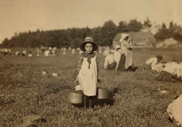 Young girl carrying buckets of Cranberries, near Rochester, Maine, USA, Lewis Wickes Hine, September 1911  Copyright: xCircaxImagesx ghi-circa11665