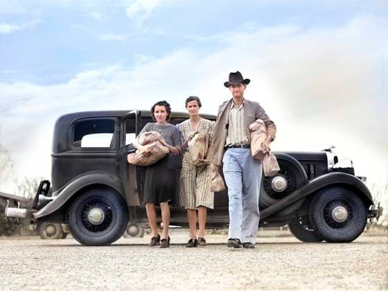 Three people returning from shopping to Farm Security Administration Migratory Labor Camp, Weslaco, Texas, USA, Arthur Rothstein, U.S. Farm Security Administration, February 1942  Copyright: xCircaxImagesx ghi-circa11838