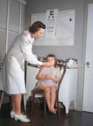 Nurse and young patient, migratory labor camp, Harlingen, Texas, USA, Arthur Rothstein, U.S. Farm Security Administration, February 1942  Copyright: xCircaxImagesx ghi-circa11843