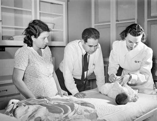 Health clinic examination, migratory labor camp, Harlingen, Texas, USA, Arthur Rothstein, U.S. Farm Security Administration, February 1942  Copyright: xCircaxImagesx ghi-circa11844