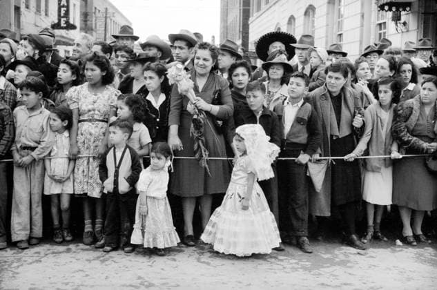 Crowd watching parade, Charro Days Fiesta, Brownsville, Texas, USA, Arthur Rothstein, U.S. Farm Security Administration, February, 1942  Copyright: xCircaxImagesx ghi-circa11867