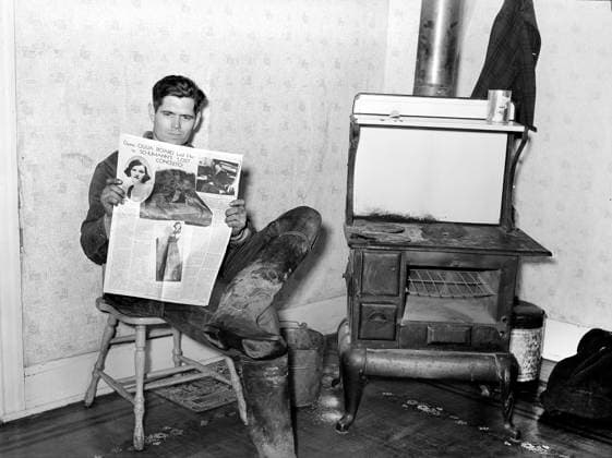 Unemployed coal miner reading newspaper, Bush, Illinois, USA, Arthur Rothstein, U.S. Farm Security Administration, January 1939  Copyright: xCircaxImagesx ghi-circa11996