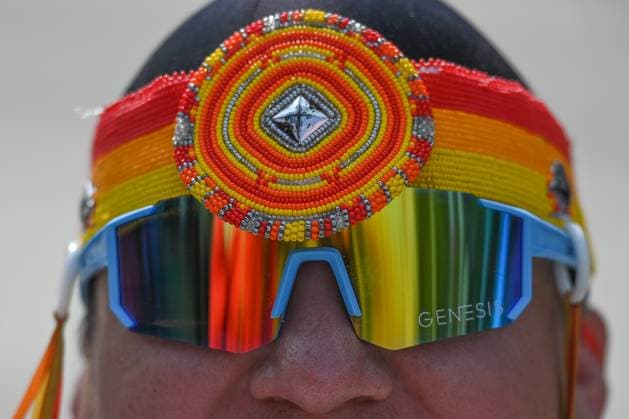 2Spirit Powwow Opens Edmonton Pride 2023 EDMONTON, CANADA - AUGUST 24, 2023: Lakota Tootoosis of the Poundmaker Cree Nation prepares for a hoop dance performance at the Beaver Hills 2Spirit Powwow during Edmonton s Pride Festival, on August 24, 2023, in Edmonton, Alberta, Canada. The hoop dance is a form of storytelling dance that incorporates various formations such as the butterfly, eagle, and the world, among others. As the performance unfolds, you re invited to use your imagination and witness a captivating transformation of images. Edmonton Canada Copyright: xArturxWidakx originalFilename: widak-2spiritp230824_npfpf.jpg