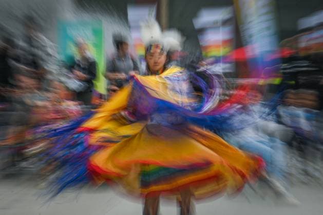 2Spirit Powwow Opens Edmonton Pride 2023 EDMONTON, CANADA - AUGUST 24, 2023: A member of the First Nation performing a dance during the Beaver Hills 2Spirit Powwow in Edmonton s Churchill Square on the opening day of the Edmonton Pride Festival, on August 24, 2023, in Edmonton, Alberta, Canada. Edmonton Canada  Copyright: xArturxWidakx originalFilename: widak-2spiritp230824_np6iX.jpg